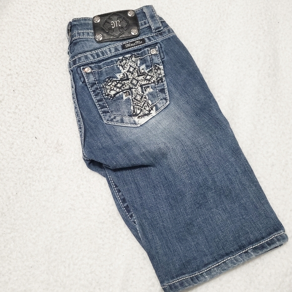 Miss Me Bermuda Cross Bliing Pockets  EUC - Picture 2 of 5